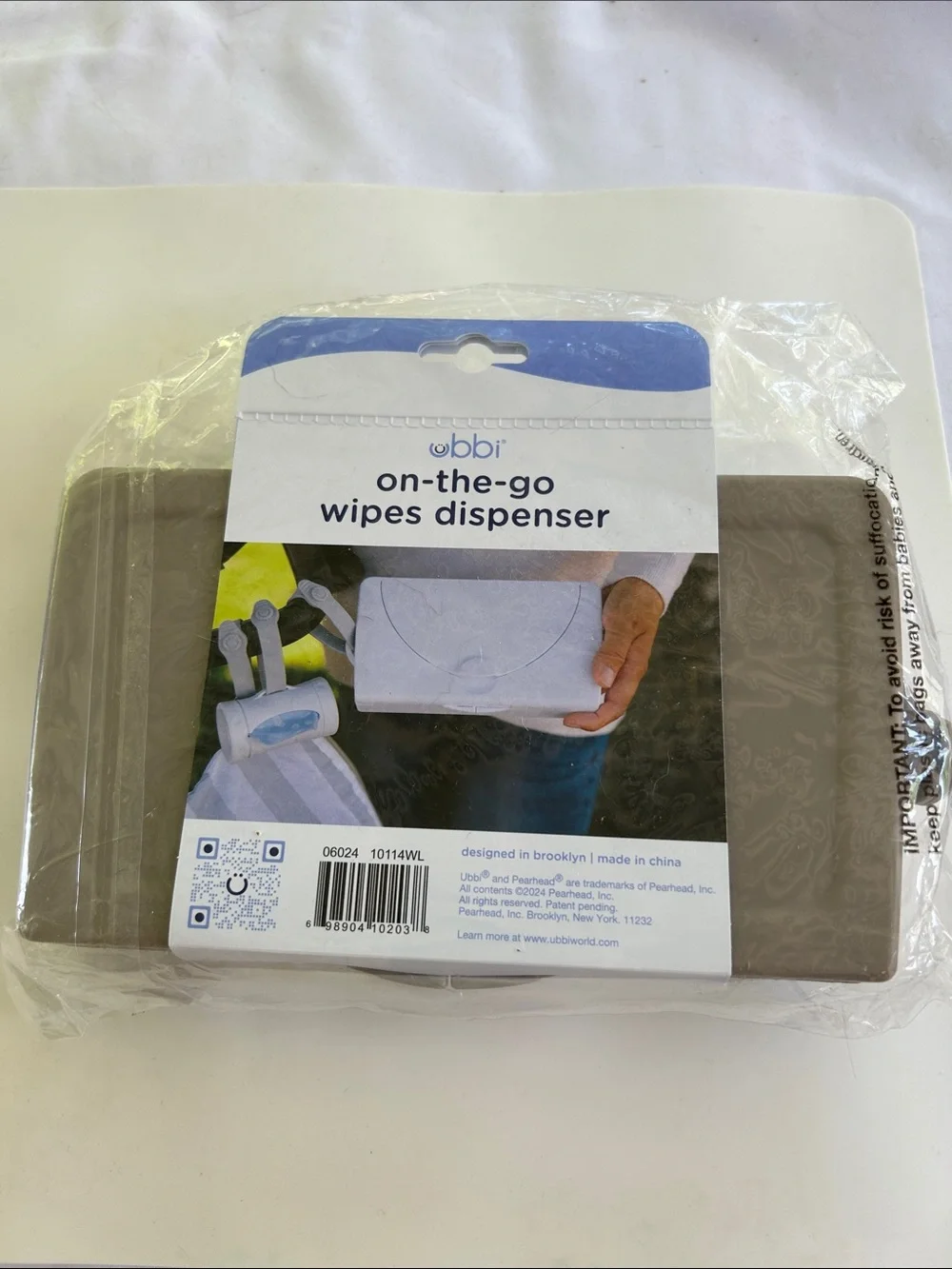 Ubbi On-The-Go Wipes Dispenser and Retractable Bag Dispenser NWT